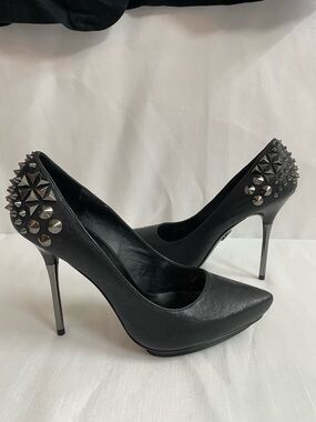 Rock & Republic Black Studded Pointed-Toe Stiletto Pumps women’s size 38